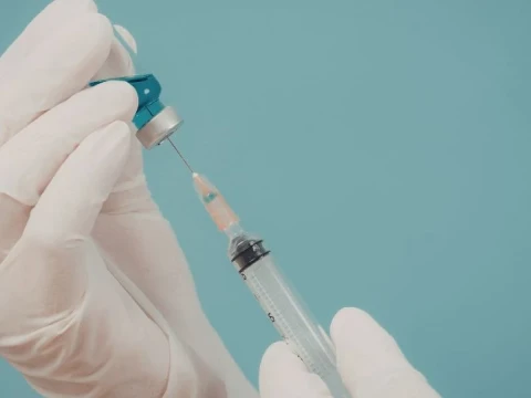 Apakah Suntik Obat Lambung Membatalkan Puasa?