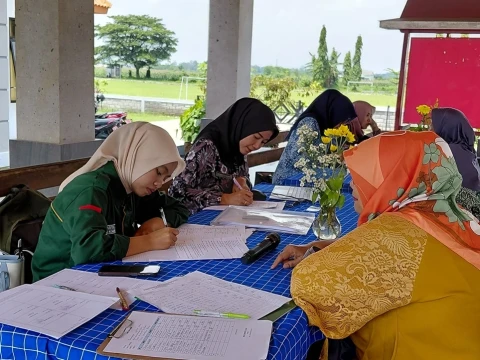 Dorong Ekonomi Kerakyatan, HIMA Ekonomi Syariah UNU Blitar Bantu UMKM Perkuat Legalitas Usaha