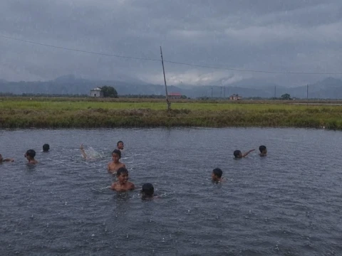 Hujan Kembali Turun, Warga Pesisir Maros Berharap Empang dan Persediaan Air Pulih