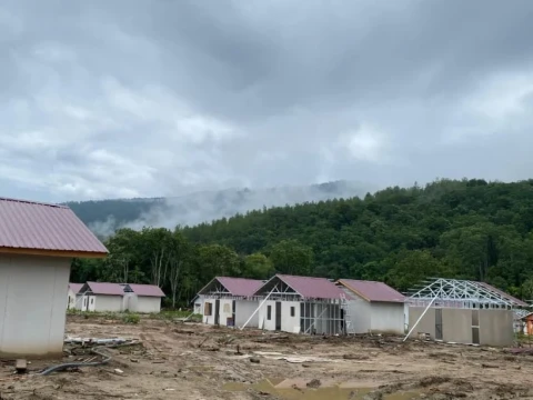 Bangunan Tertimbun Tanah Akibat Banjir, Siswa SD 10 Linge Aceh Tengah Masih Harus Belajar di Tenda Darurat