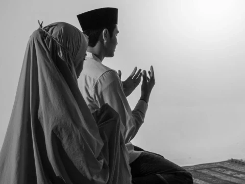 Apakah Wajib Menaati Suami yang Gajinya di Bawah UMR?