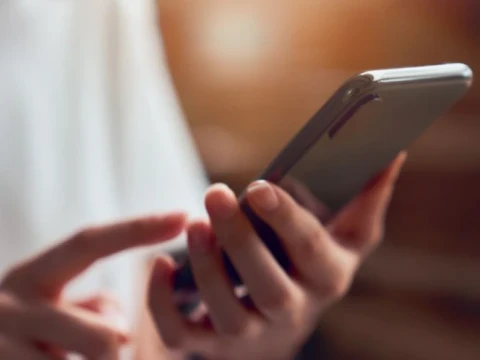 Hukum Mengakses Galeri dan File Pribadi Orang Lain Tanpa Izin