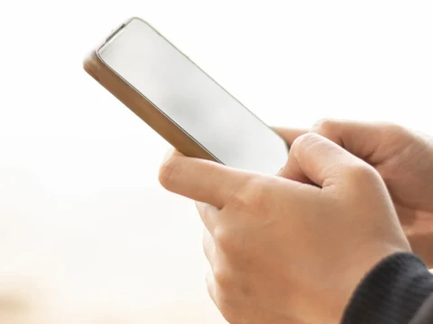 Bolehkah Memeriksa HP Pasangan Tanpa Izin?