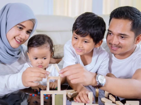 Bolehkah Orang Tua Berbohong demi Kebaikan Anak? Ini Penjelasan Imam Al-Ghazali