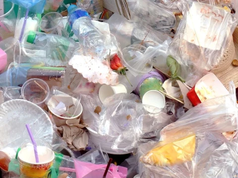 Hukum Pembersihan Sampah setelah Acara Keagamaan dan Kegiatan Umum Lainnya