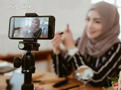 Tiga Etika Qur’ani Menyampaikan Ilmu di Media Sosial bagi Para Ustadzah