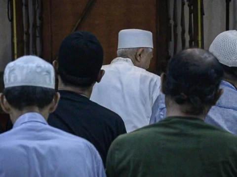 Laki-Laki Wajib Shalat Jamaah di Masjid?