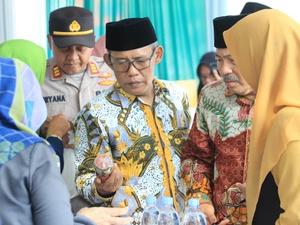 Berdayakan Pedagang dan UMKM Lokal, PCNU Cirebon Gelar Pasar Sembako Murah