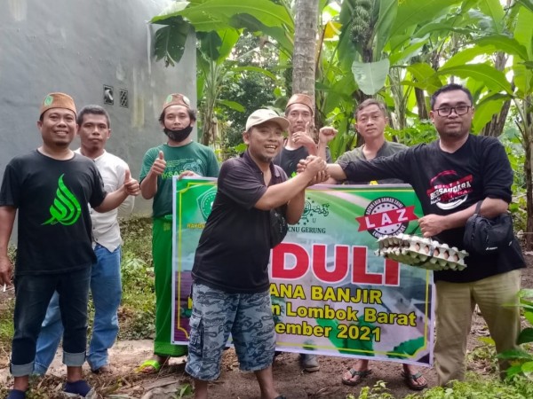 Alumni Pesantren Sukorejo Situbondo di Lombok Barat Distribusikan Air Bersih