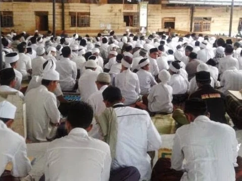 Peuphon Kitab, Tradisi Santri Dayah Aceh Mengais Berkah Ulama