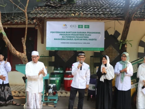 Pengasuh Pesantren Mahasina: Bersahabat dengan Sampah akan Bermanfaat bagi Manusia dan Alam