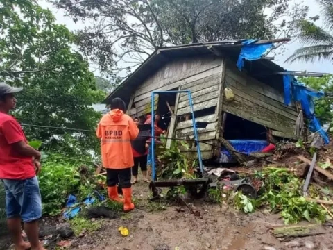 1 Orang Meninggal dan 200 Warga Mengungsi Akibat Banjir dan Longsor Agam Sumatera Barat
