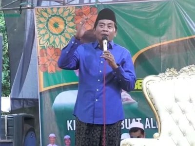 KH Anwar Zahid Ungkap Keuntungan Kirim Doa kepada Ahli Kubur