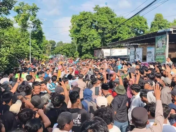 Warga Geruduk Pesantren Ndholo Kusumo Pati, Tuntut Pengusutan Dugaan Pelecehan Seksual