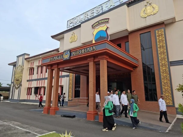 Oknum Pengasuh Tersangka Kekerasan Seksual di Pesantren Pati Mangkir dari Panggilan Polisi