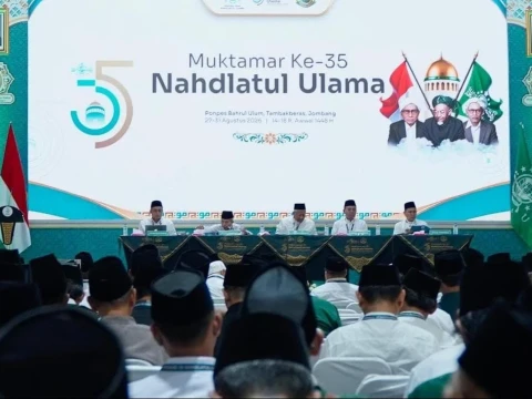 Shalawat Asyghil Menggema Saat Pembukaan Sidang Pleno 1 Muktamar Ke-35 NU