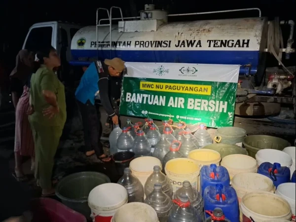 NU Peduli bersama BPBD Salurkan Air Bersih di Brebes