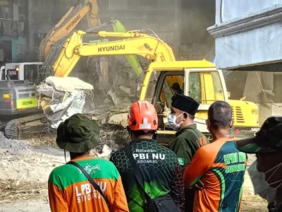 Bersihkan Reruntuhan, Basarnas Gandeng Alumni Pesantren Al-Khoziny