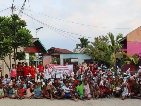 IPNU-IPPNU Manokwari Dorong Pendidikan Anak Pesisir Pantai Biryosi dengan Edukasi Kebersihan