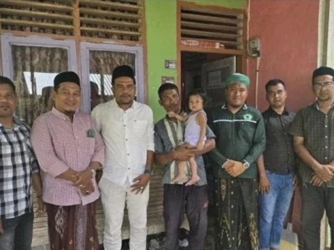 ISNU Pidie Salurkan Bantuan untuk Rani Khalika, Bocah Penderita Bocor Jantung