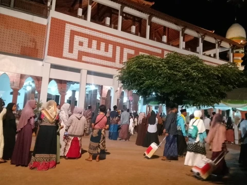 Doa dan Salawat Iringi Pelepasan Calon Jamaah Haji Lasem di Masjid Jami
