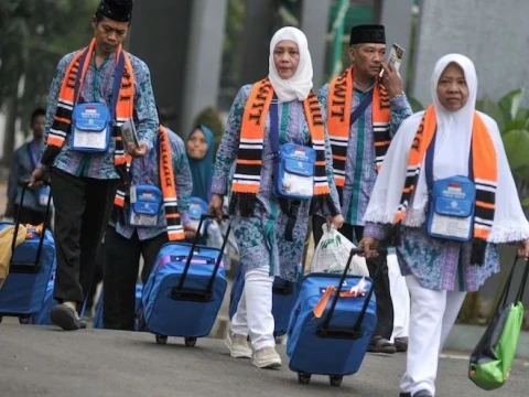 Anjuran Salam dan Minta Doa pada Jamaah Haji yang Baru Pulang