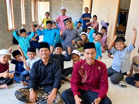 Merajut Asa di Jemaja: Petani Transmigran, Maulid Pohon Hias, dan Empat Mimpi Dai NU