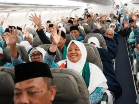 Tips Menghilangkan Rasa Takut Naik Pesawat bagi Jamaah Haji