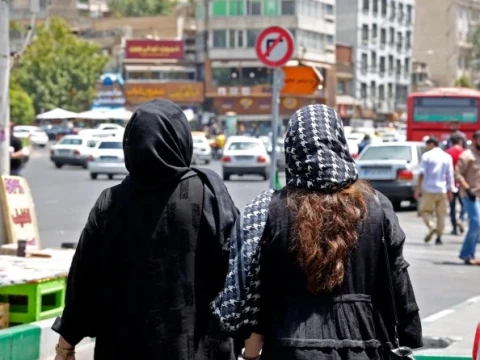 Wanita Iran Ini Meninggal Usai Ditangkap Polisi Moral karena Peraturan Hijab