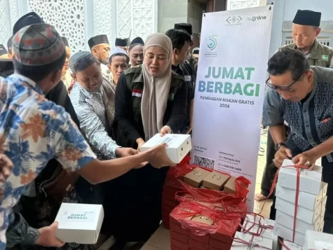 Jumat Berbagi di Muktamar Ke-35 NU, NU Online dan LAZISNU Salurkan 1.000 Paket Makan Siang