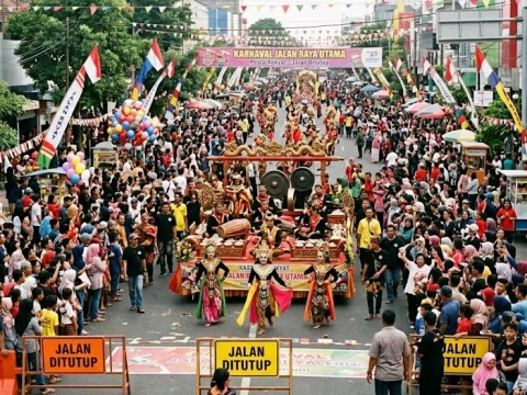 Hukum Karnaval Menutup Jalan Umum dalam Islam, Bolehkah?