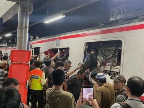 3 Orang Tewas dalam Tabrakan Kereta di Bekasi, KAI Minta Maaf Fokus Evakuasi