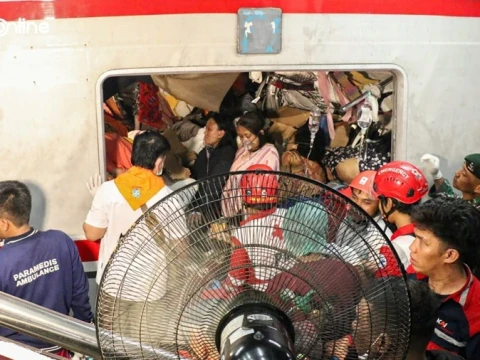 Saksi Mata Ungkap Detik-Detik Tabrakan Kereta di Bekasi Timur, Penumpang Terjepit dan Histeris