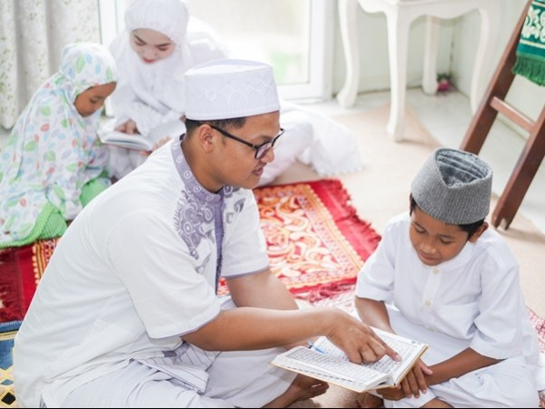 Ketika Anak Bertanya tentang Syariah Islam