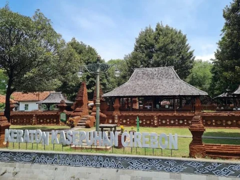 Mengunjungi Wisata Sejarah Kesultanan Cirebon di Keraton Kasepuhan