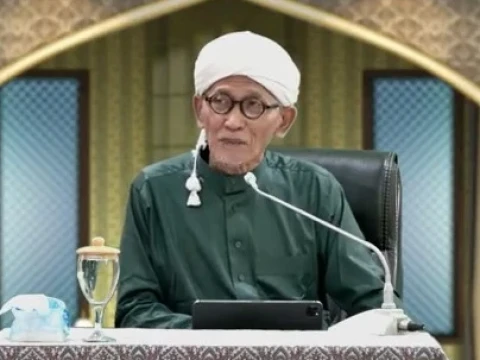 KH Miftachul Akhyar Jelaskan Sifat Zahirnya Allah