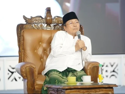 Kiai Mustofa Aqil: Al-Quran Bawa Kemuliaan pada Siapa Saja