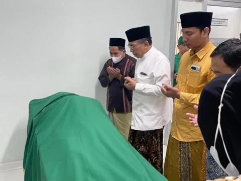Ketum PBNU: Kiai Adib Mewakafkan Diri untuk Jam'iyyah dan Jamaah