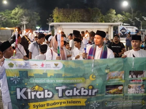 Sejumlah Pertunjukan Seni Budaya Meriahkan Kirab Takbir Di Masjid Istiqlal