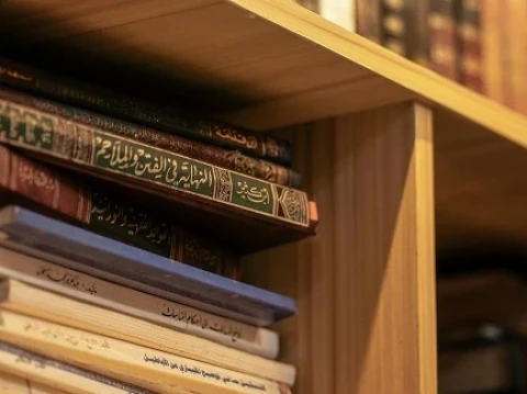 Membedah Fiqih Qadzaf: Koreksi atas Rujukan Kitab yang Problematis