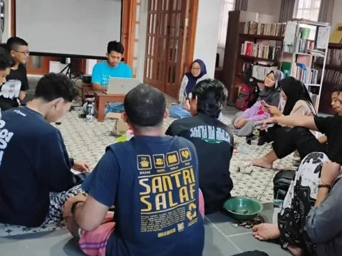 Negara di Ambang Krisis dan Resesi, Komunitas di Rembang Dorong Warga Hindari Budaya Konsumtif