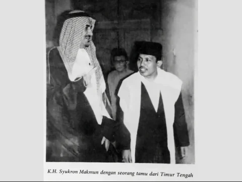 KH Syukron Makmum dan Daarul Rahman-nya