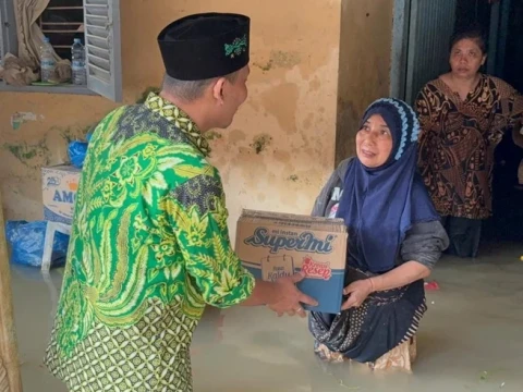 LPBI PWNU Sumut Salurkan Bantuan Sembako untuk Warga Terdampak Longsor dan Banjir Bandang
