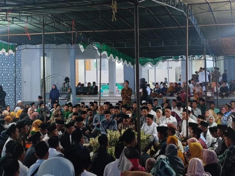 7 Hari Pascawafat, Makam Mbah Dim Diziarahi Ribuan Nahdliyin