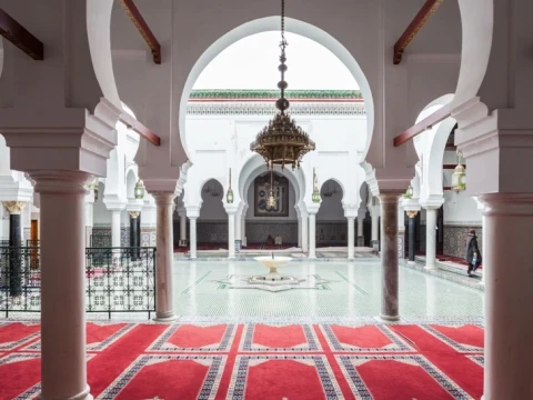 Shalat Jamaah Dulu atau Qadha?