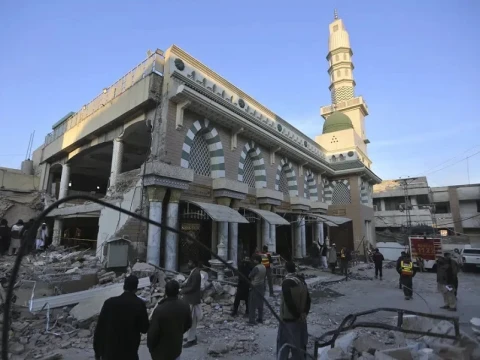 Pengebom Masjid di Peshawar Pakistan Kenakan Seragam Polisi