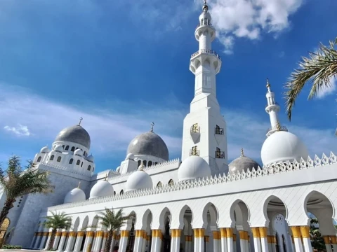 Khutbah Jumat: Cara dan Keutamaan Memakmurkan Masjid