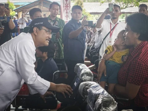 Mensos Gus Ipul Serahkan Bantuan Rp29,8 Miliar untuk Warga Ambon