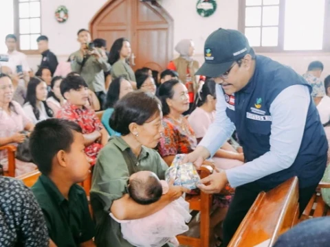 Suasana Natal, Kemensos Salurkan Rp5,4 Miliar untuk Korban Banjir di Sulsel