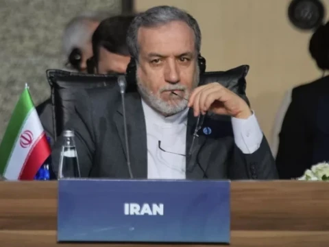 Menlu Iran Bertemu Mediator Qatar, Bahas Pembukaan Selat Hormuz